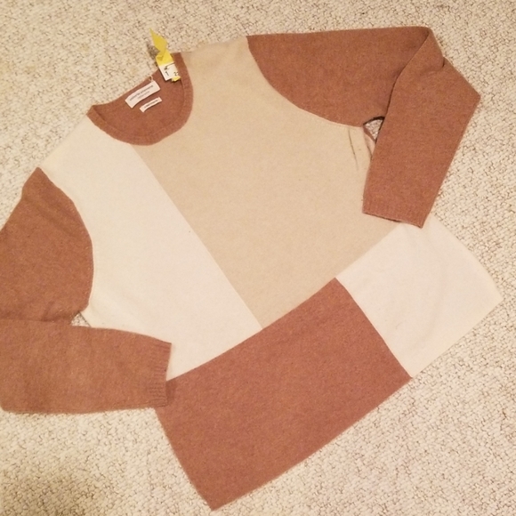 Valerie Stevens Sweaters - Valerie Stevens 100% Cashmere Color Block sweater!